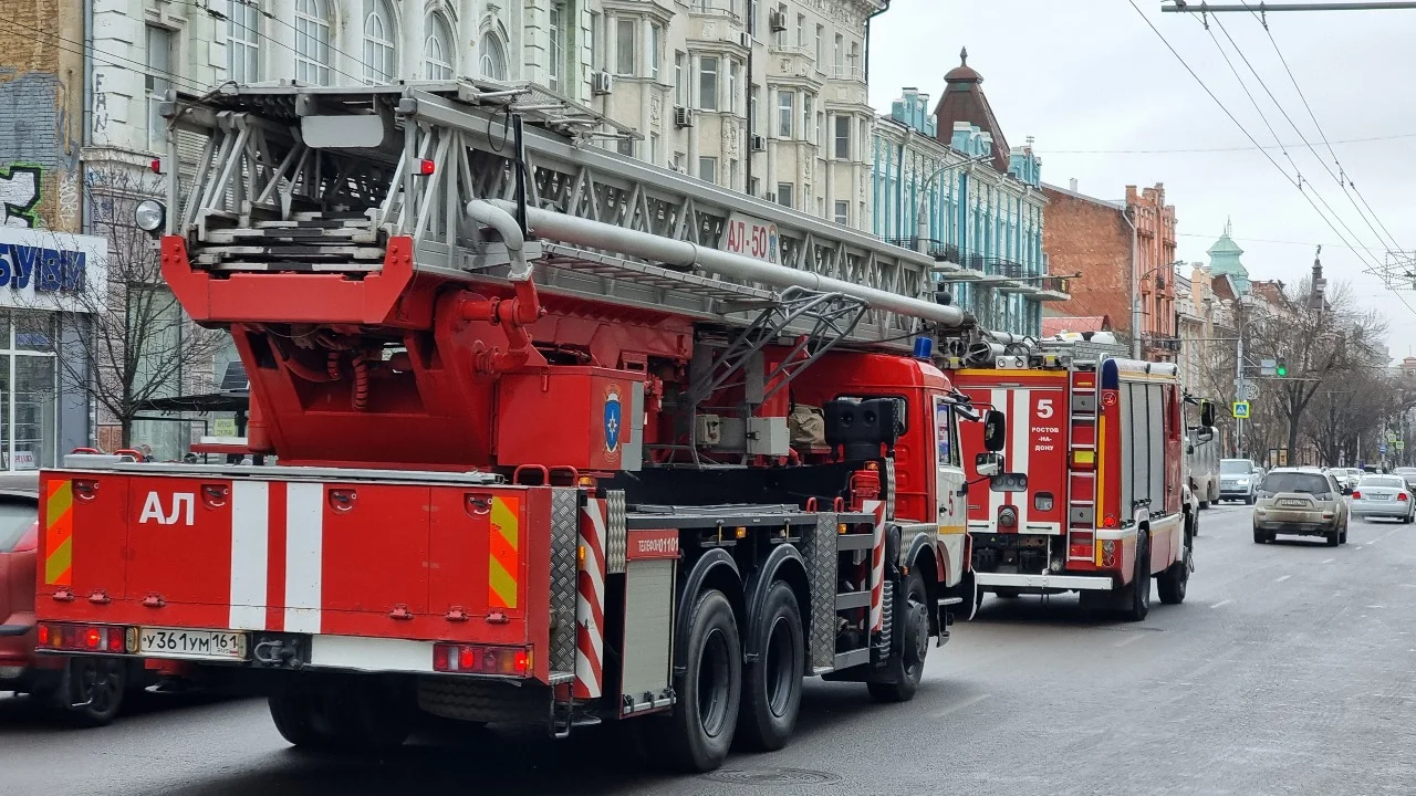 В Новошахтинске проверили воздух после пожара на промышленном предприятии