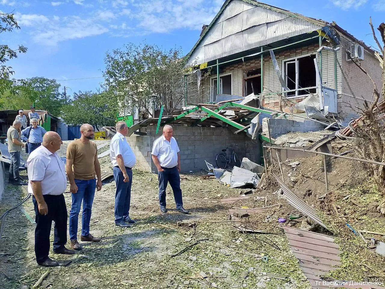 Глава Неклиновского района Дона показал последствия атаки БПЛА