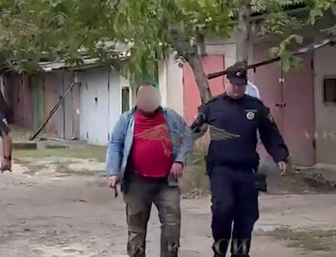 В Батайске полицейские задержали пенсионера, обстрелявшего подростков