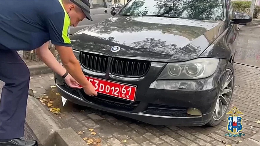 В Ростове задержали водителя BMW с чужими дипломатическими номерами