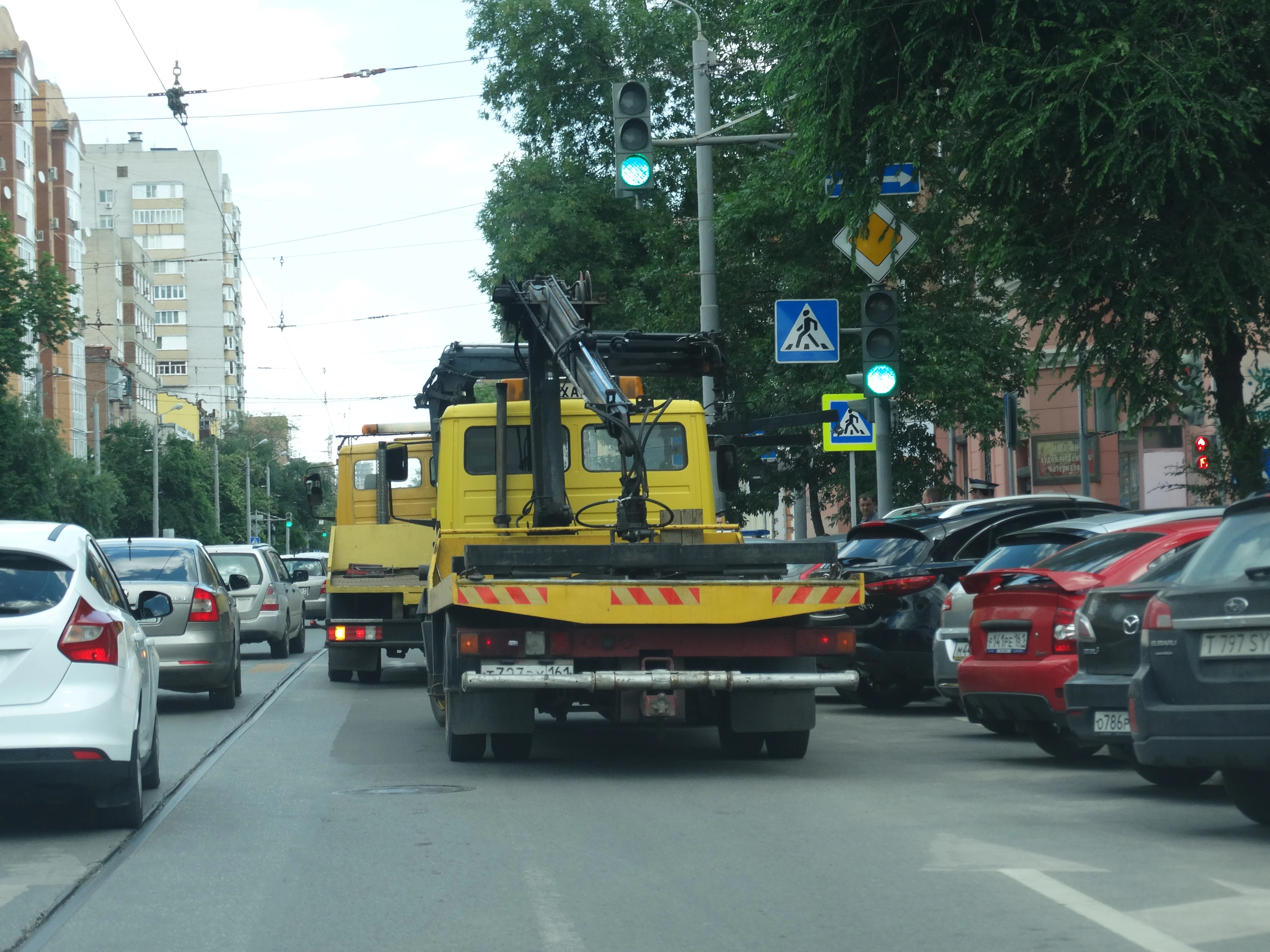 С улиц Ростова будут эвакуировать брошенные автомобили