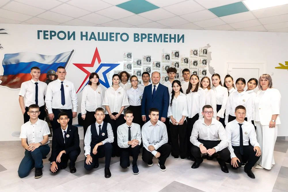 Александр Скрябин провел открытый урок в новой школе №32 в микрорайоне Суворовском