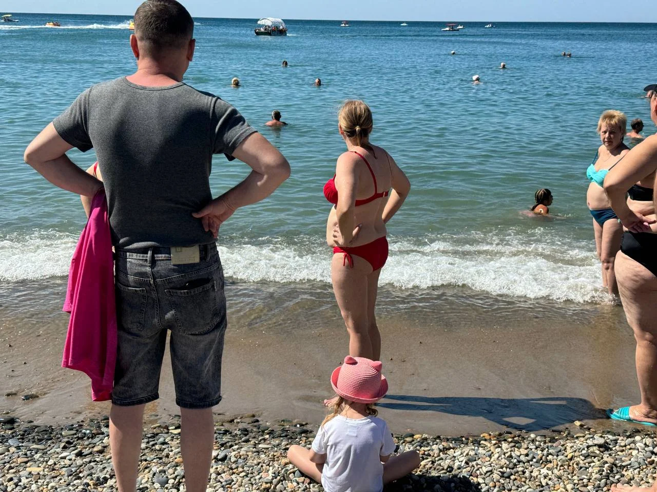 На курортах Кубани остывает вода, но бархатный сезон продолжает собирать туристов