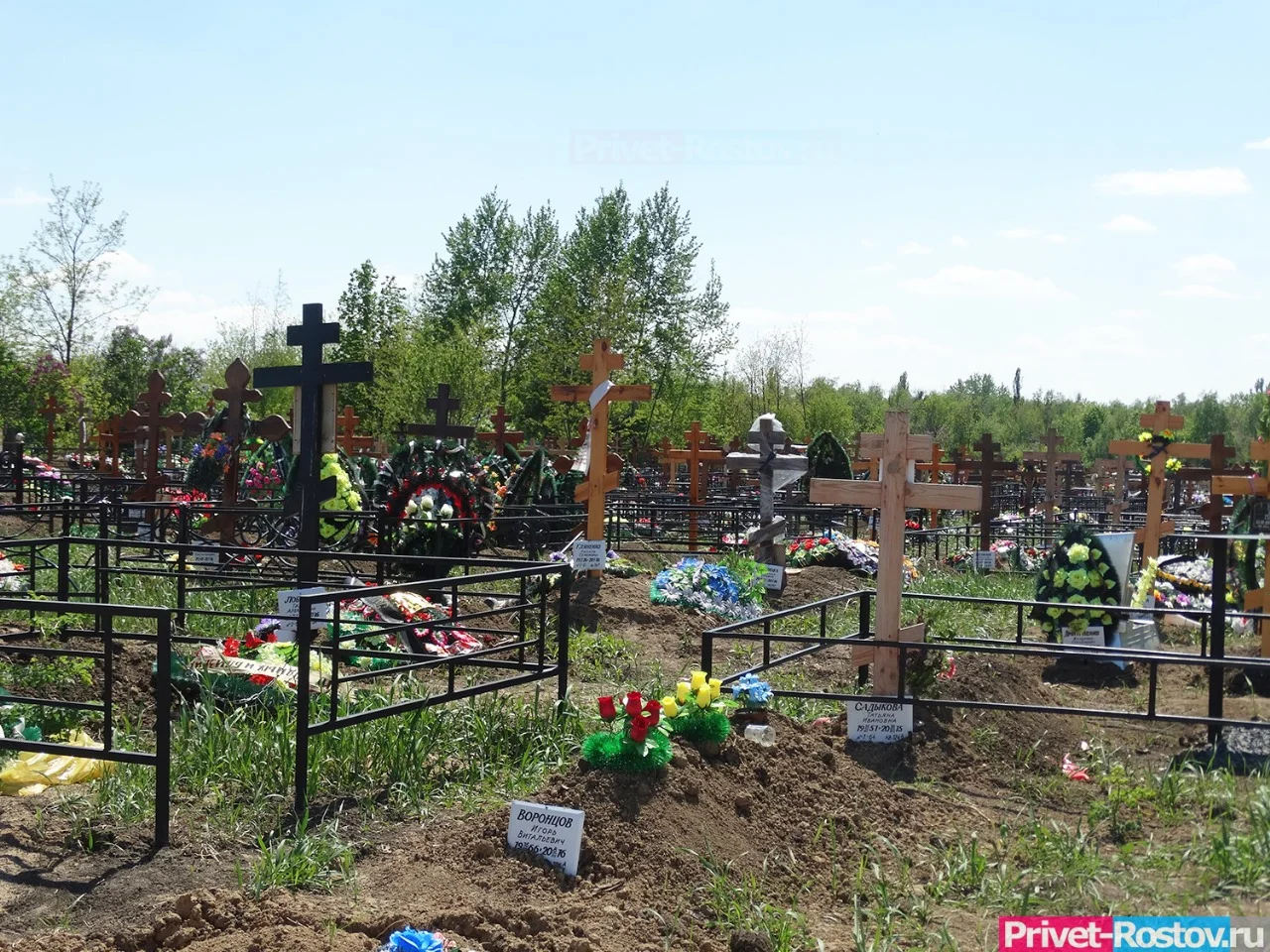 Жители Волгодонска отдали дань памяти погибшим девушкам