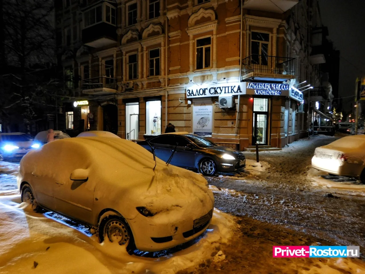 Юрист Воропанов объяснил, могут ли водителей оштрафовать за длительный прогрев автомобиля во дворе