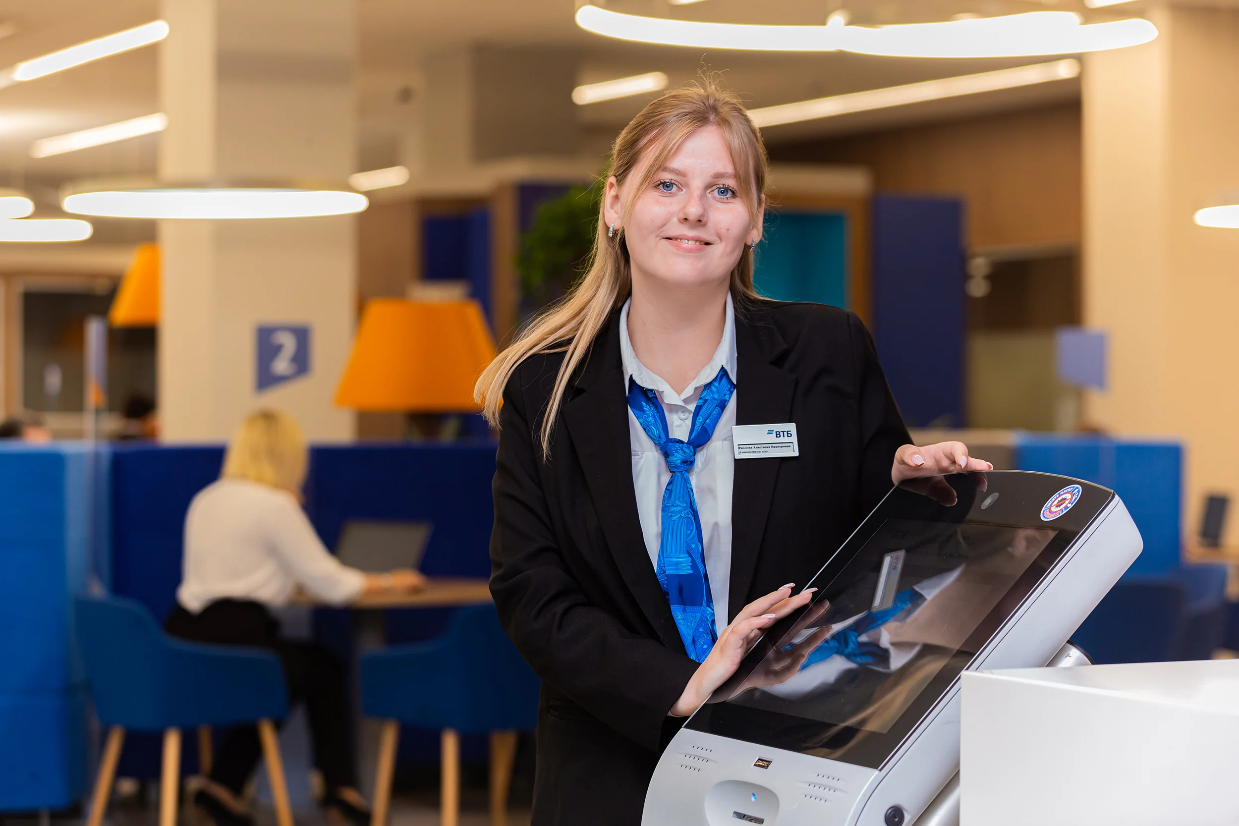 ВТБ выяснил, сколько свободных денег россияне хранят на карте