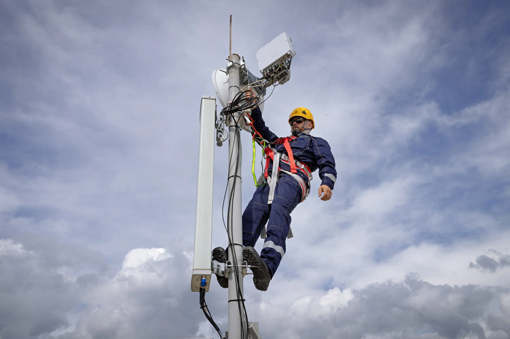 Аккумуляторы для стабильного сигнала: Билайн повысил надежность сети в Ростовской области