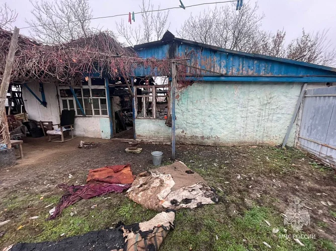 На Дону мужчина пострадал, пытаясь самостоятельно потушить  сарай