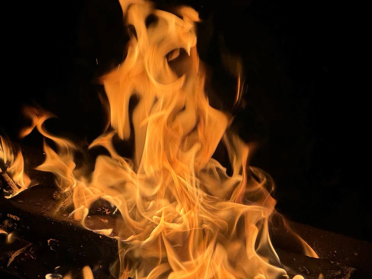 Женщина спасла детей при пожаре в Сальском районе