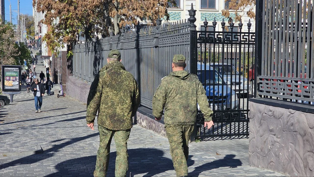 11 морских контейнеров передали воинам на СВО из Ростовской области