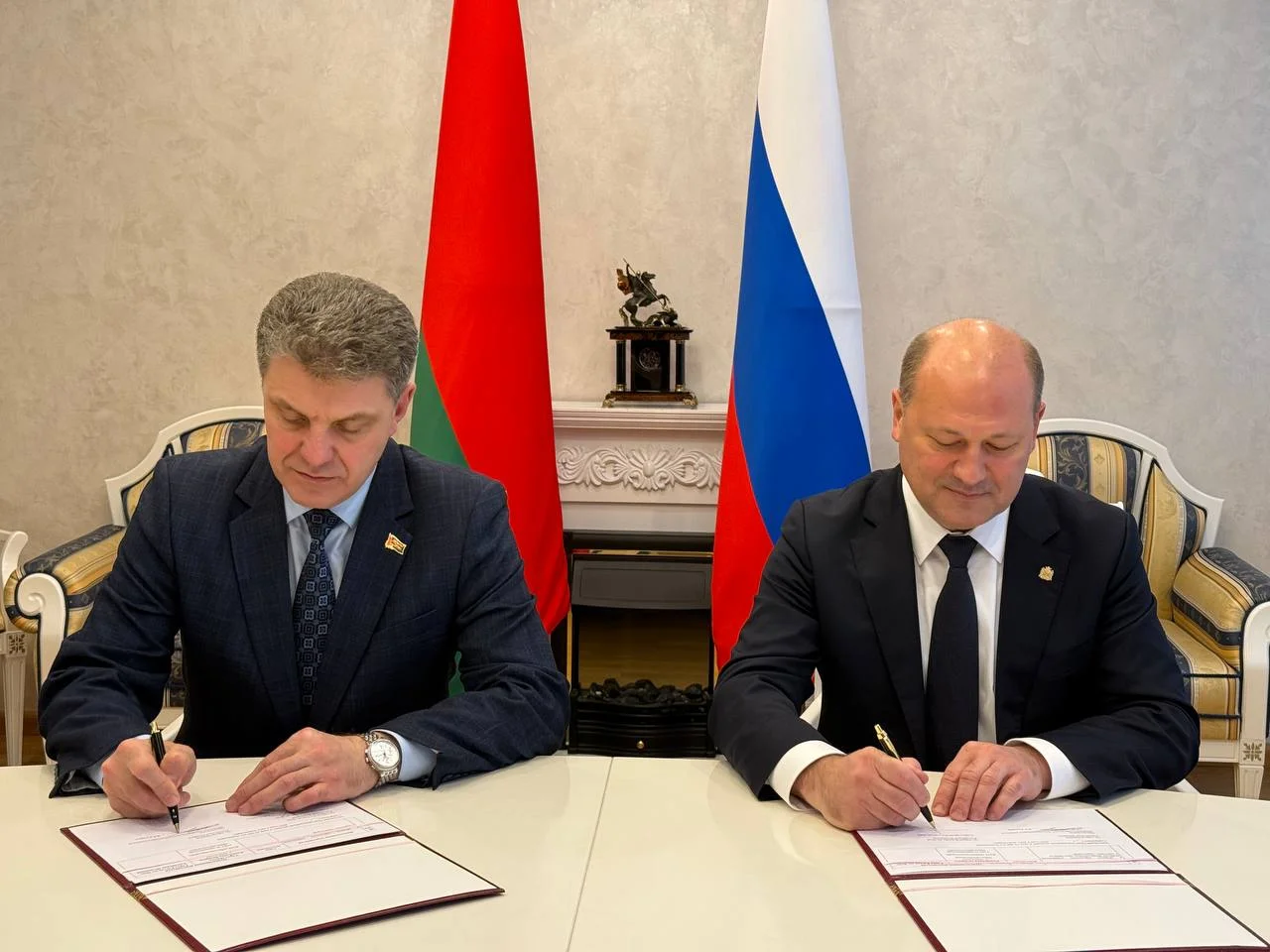 Александр Скрябин подписал план мероприятий по развитию межмуниципальных отношений между Ростовом и Минском