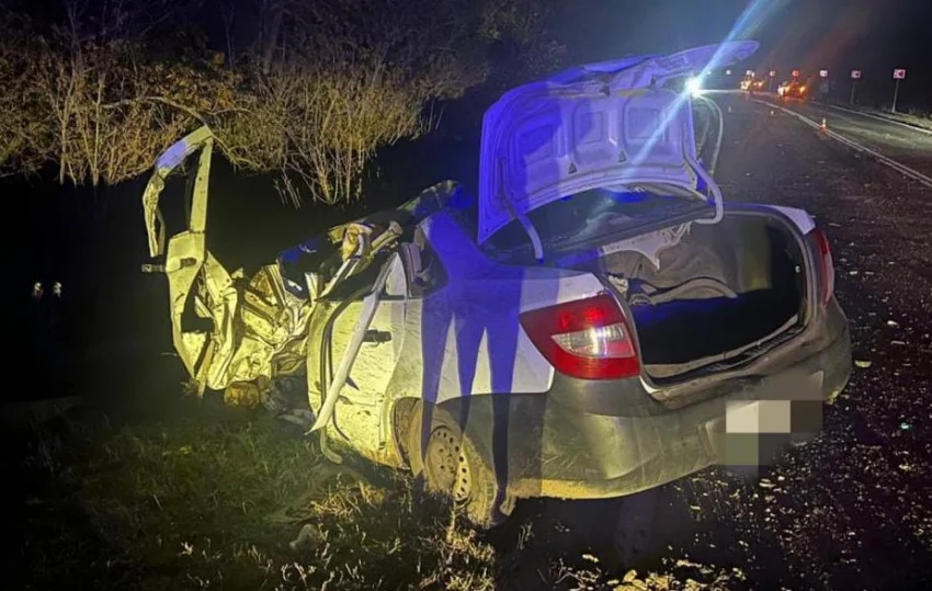 Смертельное ДТП в Семикаракорском районе: легковушка влетела в пассажирский автобус