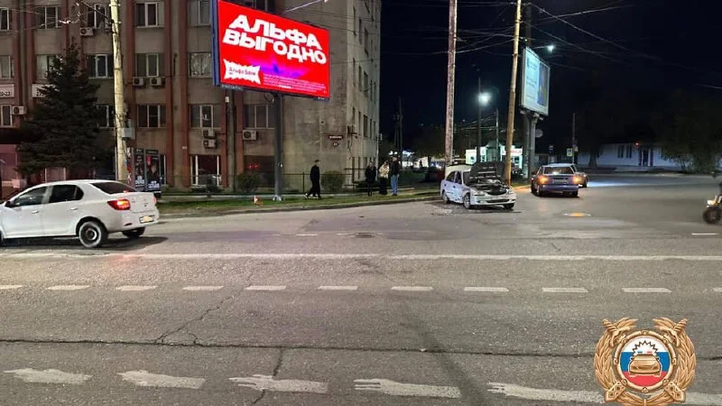 Два человека получили травмы в тройном ДТП на улице Вавилова в Ростове