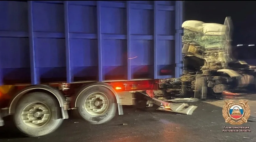 На трассе М-4 «Дон» в Ростовской области погиб водитель грузовика после столкновения