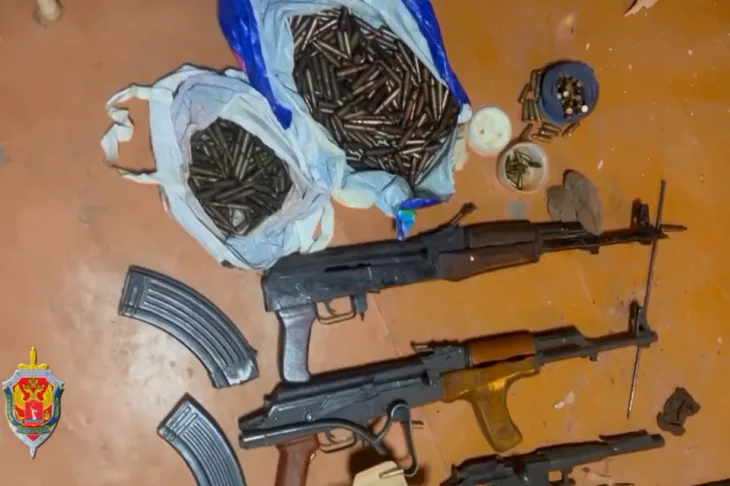 Силовики нашли у жителя Волгограда крупный арсенал оружия и боеприпасов