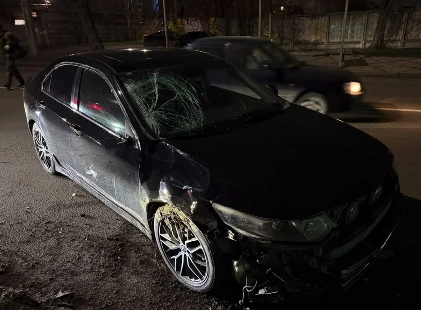 Подросток, попавший под машину на Таганрогской в Ростове, умер в реанимации