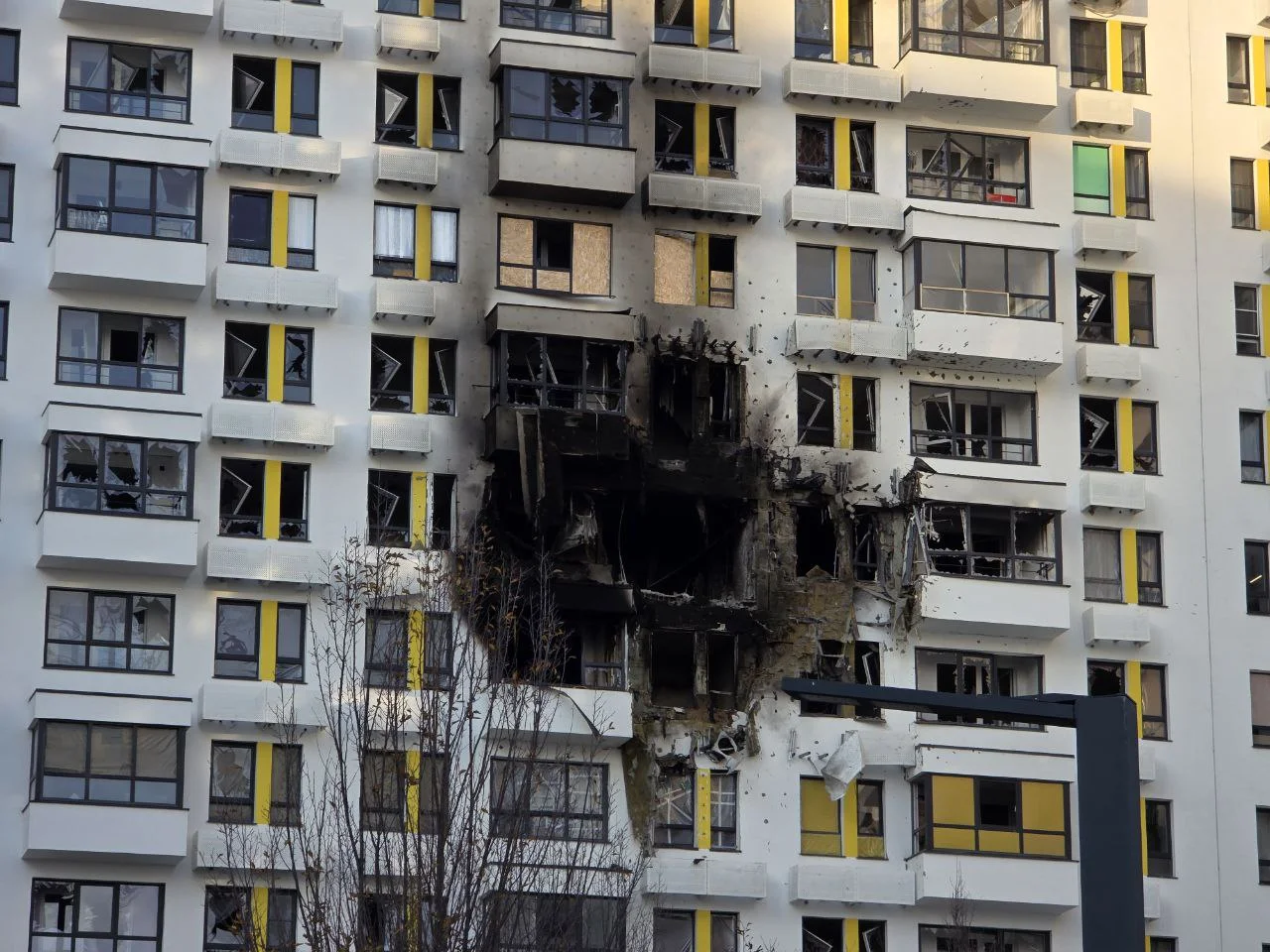 В Таганроге начинают замену почти 300 повреждённых окон после атаки БПЛА