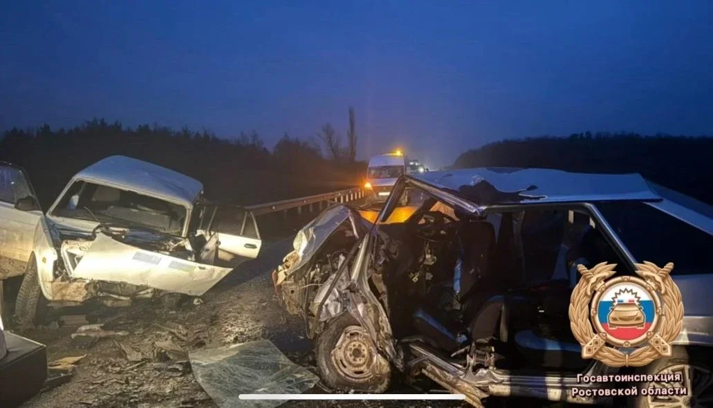 На Дону в ДТП скончался человек, пострадали малыш и четверо пассажиров