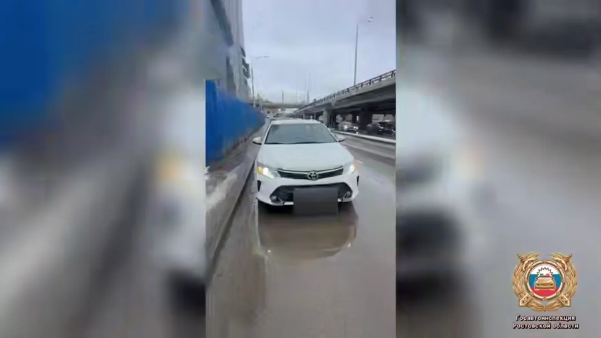 Сотрудники ДПС спасли женщину в обмороке в припаркованном автомобиле в Ростове