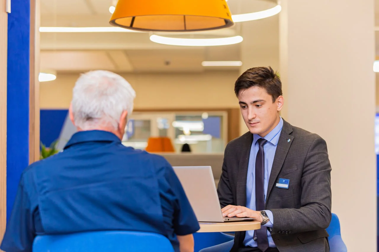 ВТБ вернул пенсионерам около 200 млн рублей в рамках бесплатного страхования от мошенничества в 2025 году