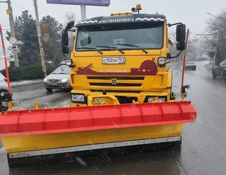 В Ростове коммунальные службы работают в усиленном режиме из-за снегопада