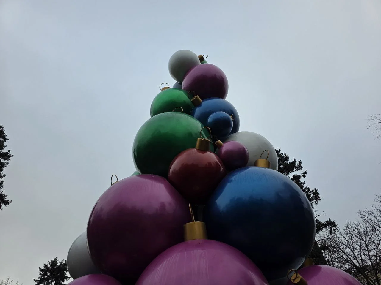 В Таганроге власти отказались от закупки новых новогодних украшений