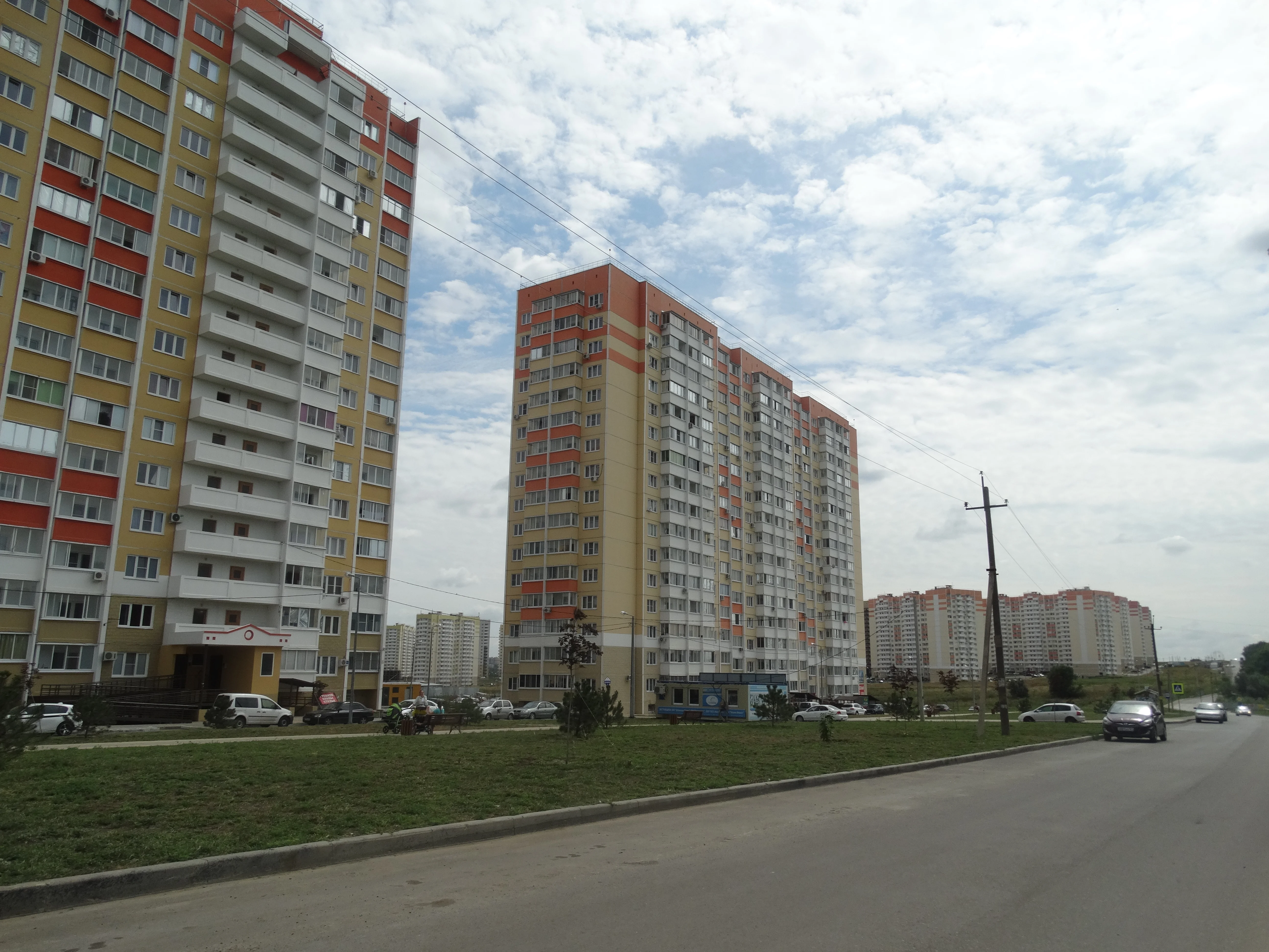 Труп мужчины нашли на козырьке многоэтажки в Суворовском в Ростове