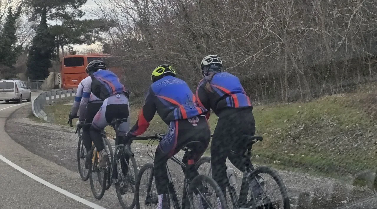 Торчащие руки напугали ростовчан на велопарковке месте бывшего кладбища