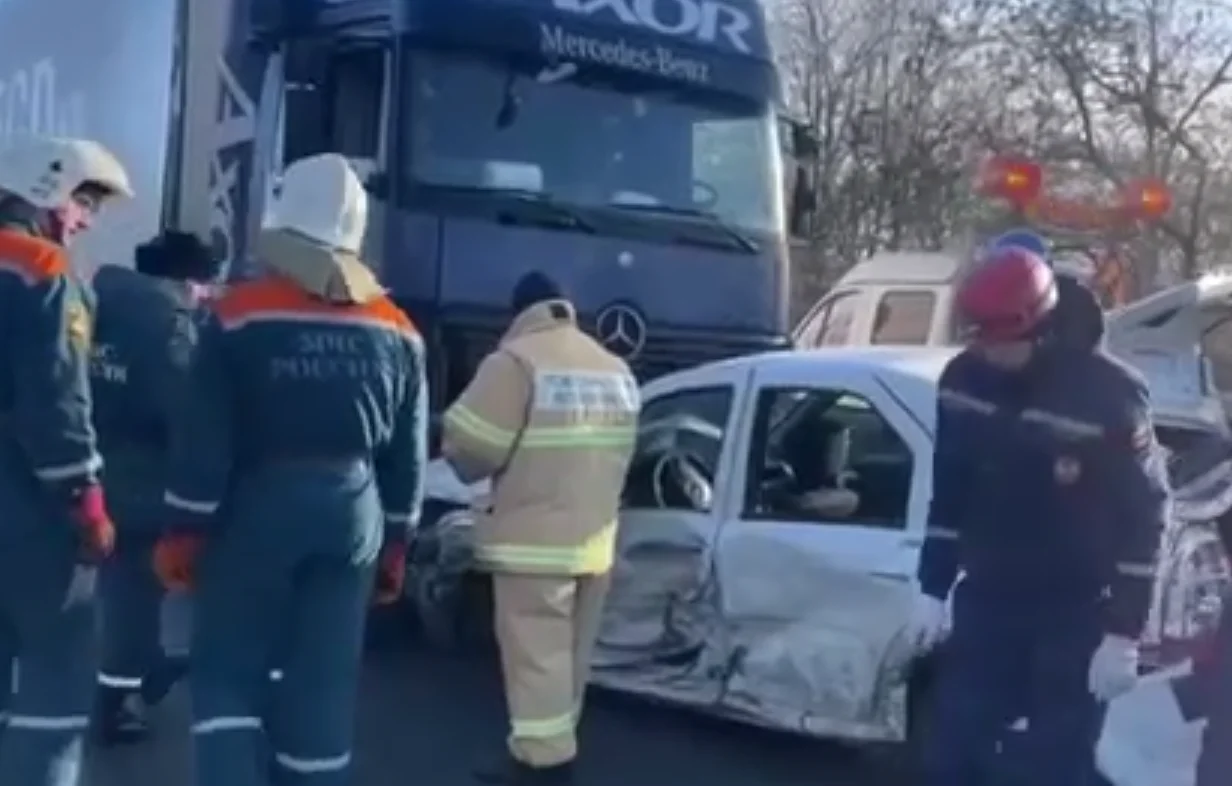 На Дону задержан водитель грузового Mercedes, ставший причиной смертельного ДТП