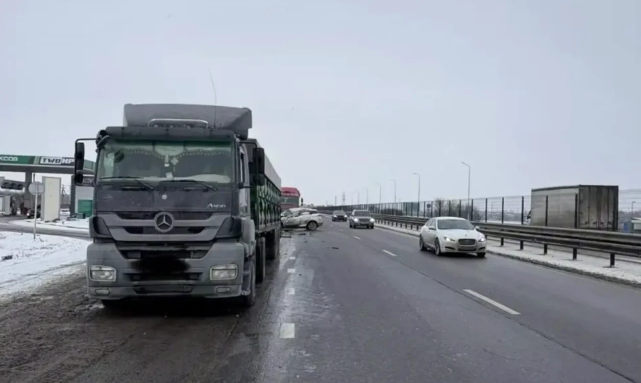 Смертельное ДТП на трассе М-4 Дон в Ростовской области унесло жизнь водителя