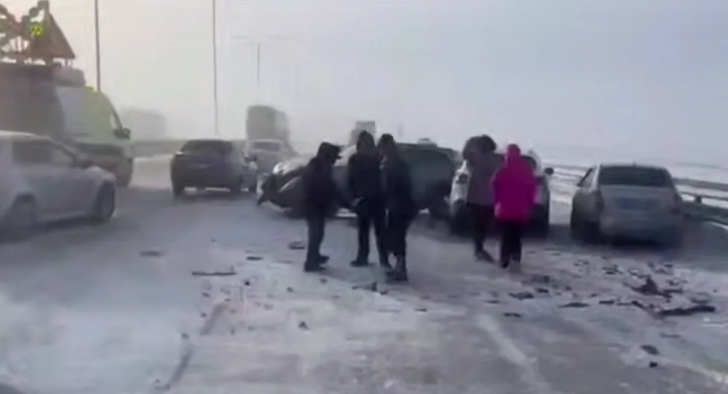 Массовая авария парализовала движение на М-4 в Ростовской области