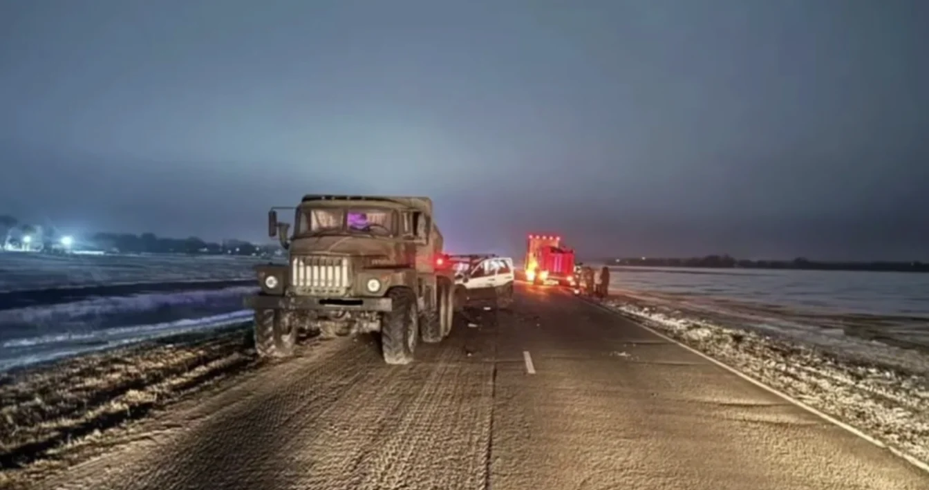 На трассе в Ростовской области ДТП с грузовиками унесли жизнь водителя легковушки