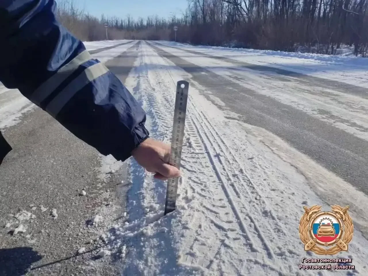 Дорожников Ростовской области начали наказывать рублем за плохую уборку снега