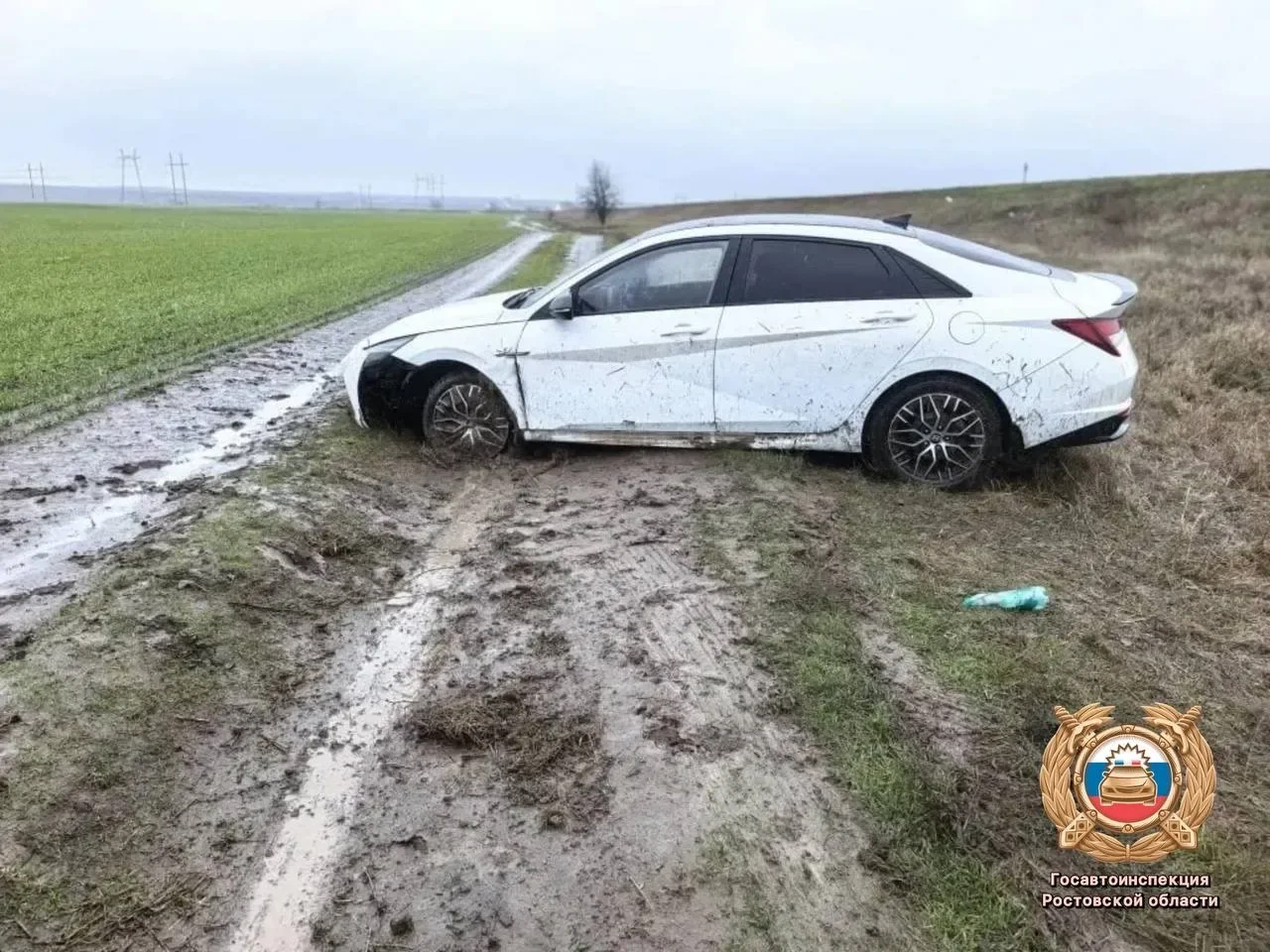 На трассе Волгодонск — Зимовники водитель иномарки съехала в кювет