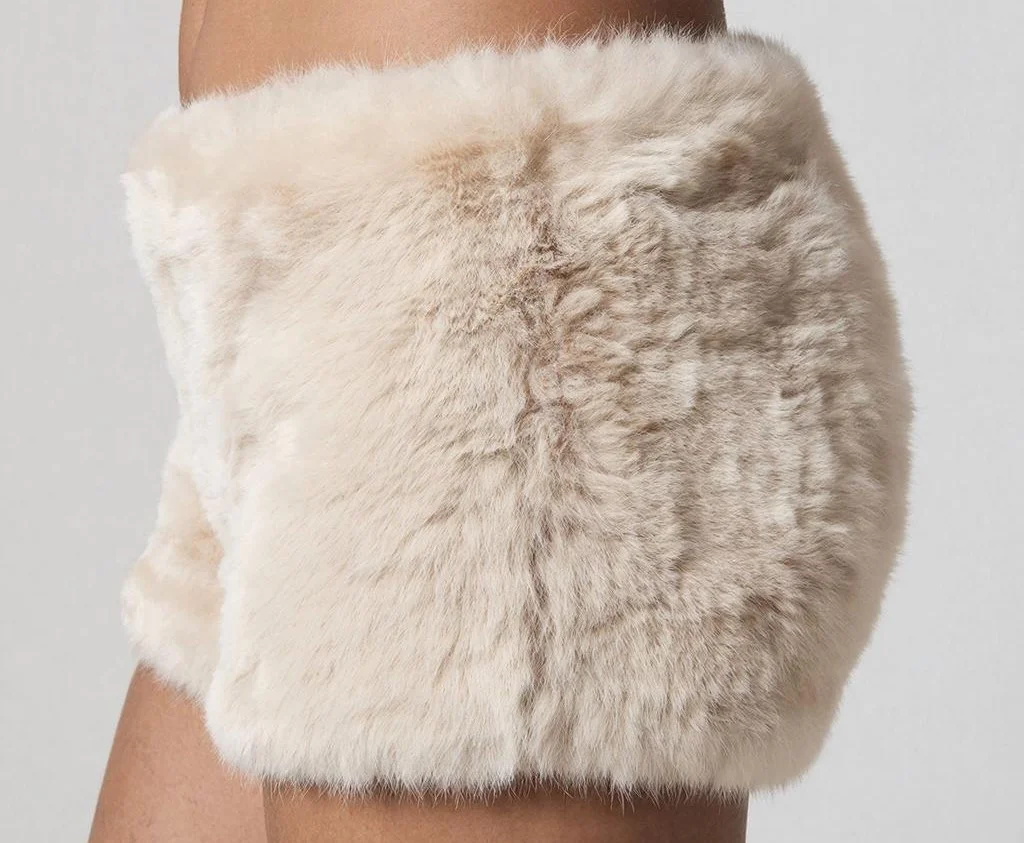 Врач Кондрахин предупредил о рисках постоянного ношения меховых трусов