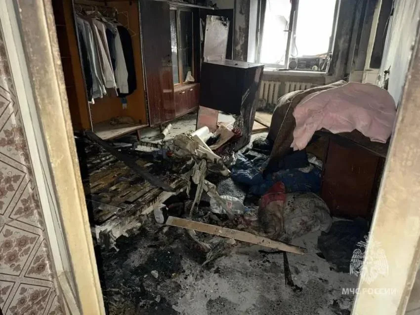 В Ростове пожарные вытащили 95-летнего пенсионера из горящей квартиры