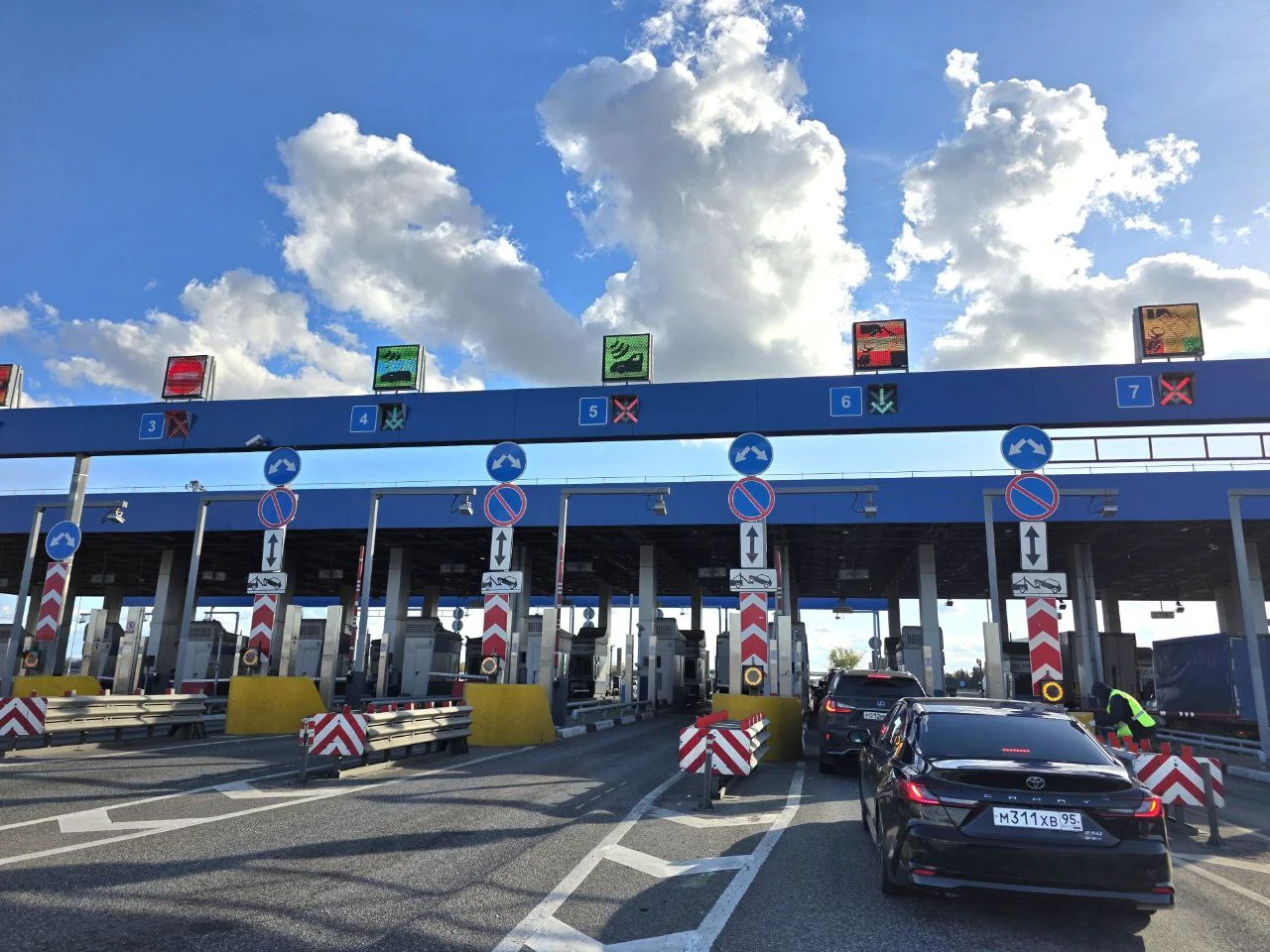 Россиянам разрешат бесплатно ездить по платным трассам