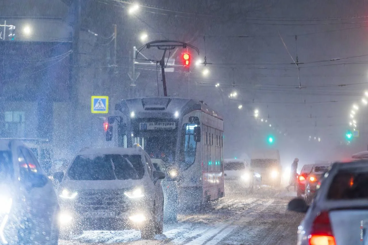 Ростов лишили метро и трамвая: город парализует при каждом дожде и снеге