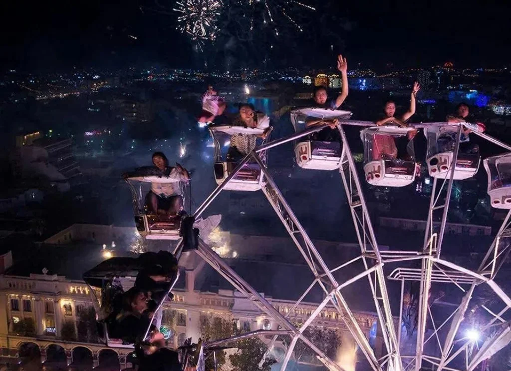 Люди застряли на колесе обозрения "Одно небо" в Ростове