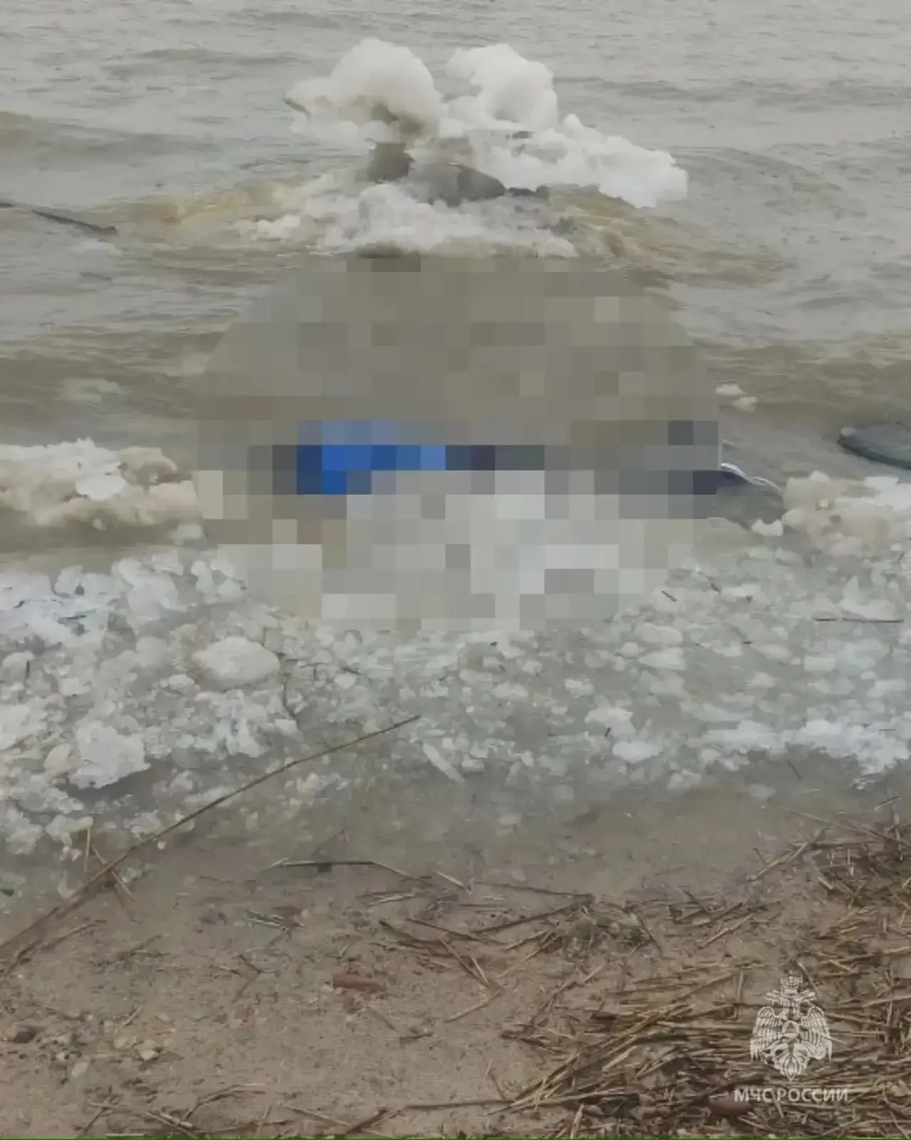 В Таганрогском заливе утром нашли тело мужчины у самого берега