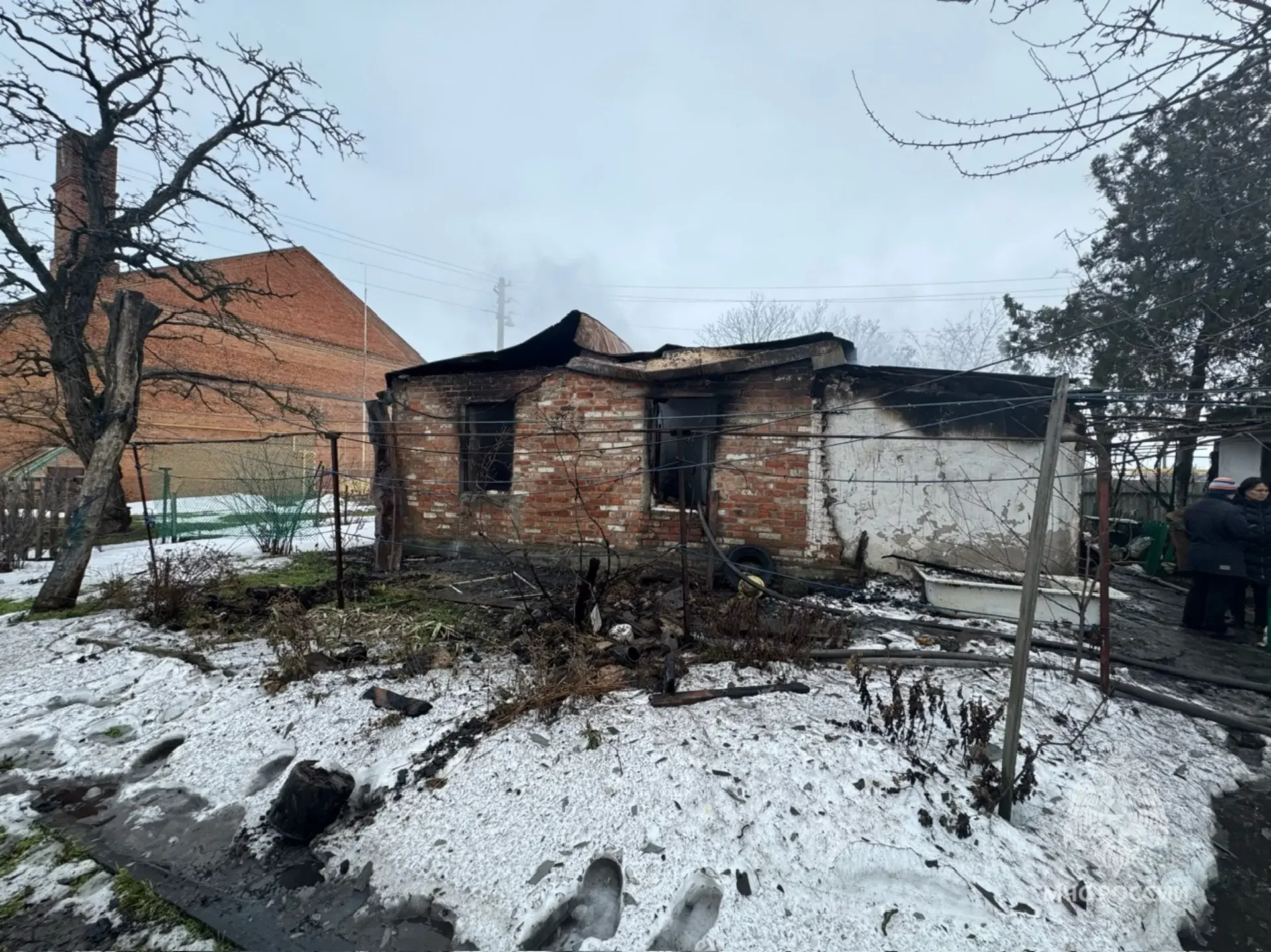 Ростовские спасатели за сутки ликвидировали 10 пожаров и вывели 3 человек