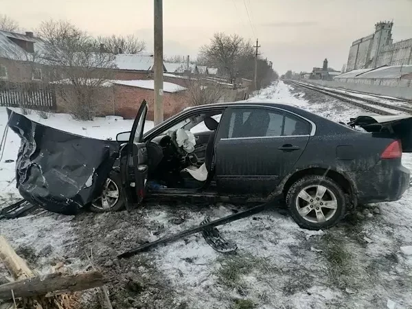 Появились жуткие кадры столкновения поезда и машины в Ростовской области