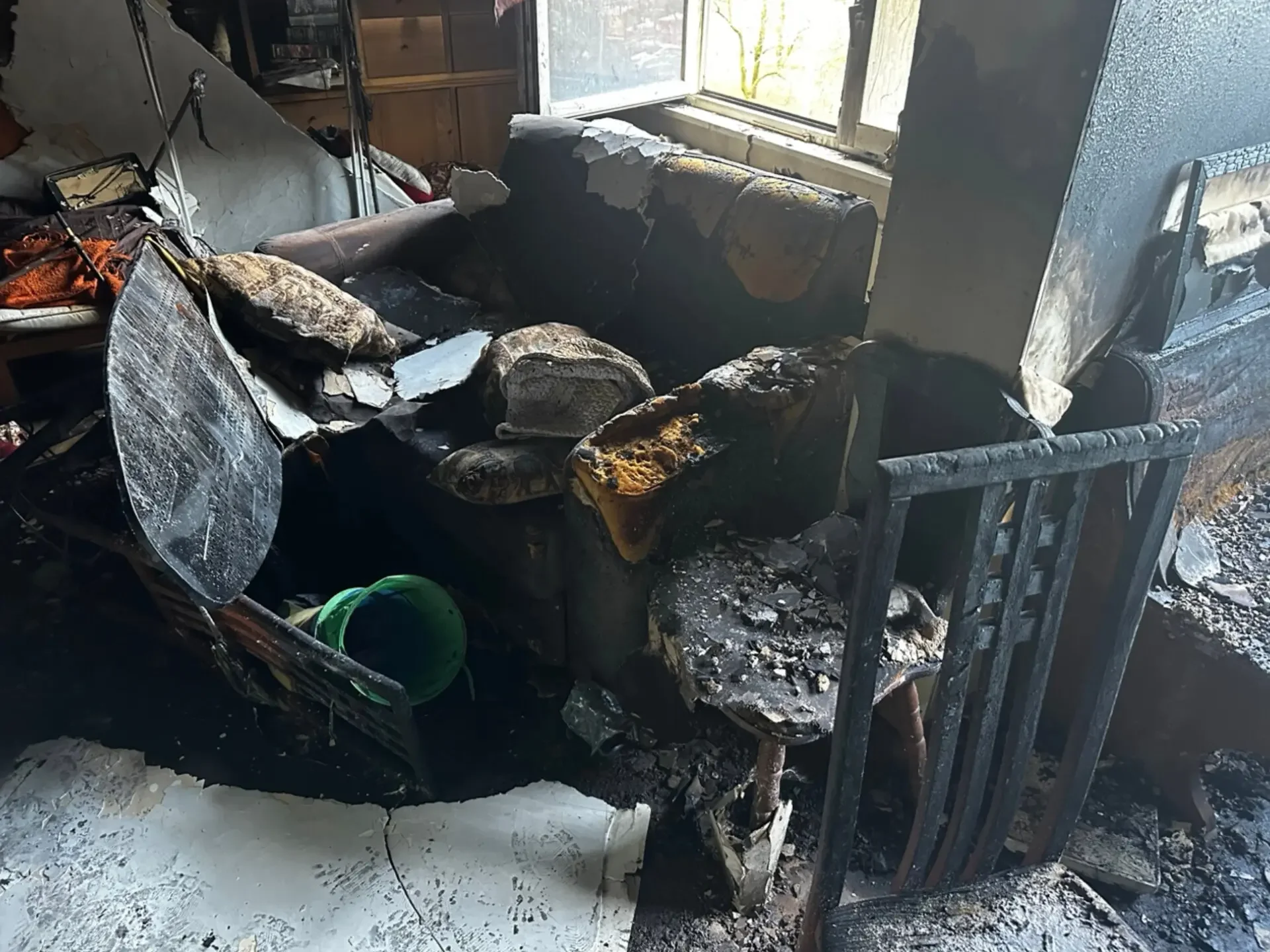 В Ростове из многоэтажки эвакуировали 25 человек из-за пожара