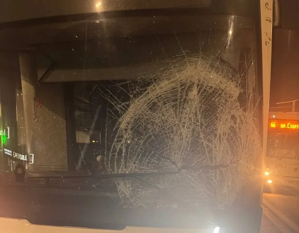 Электробус в Ростове сбил парня и покалечил пенсионерку
