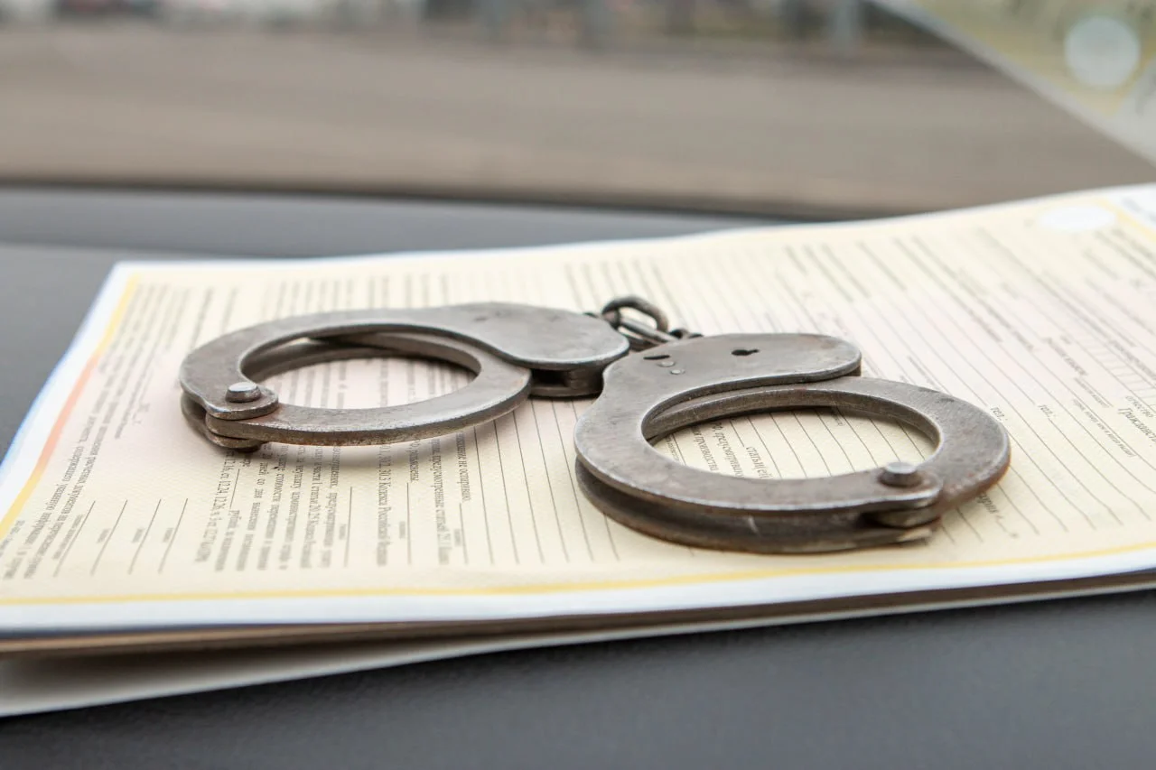 Экс-судью из Сочи задержали по делу о связях с криминальным авторитетом Робсоном