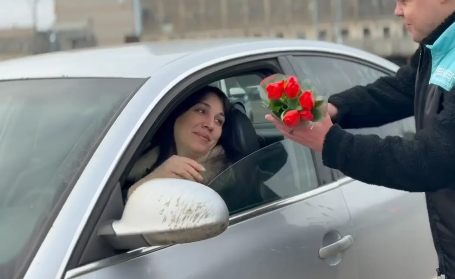 Донские гаишники остановили водителей ради приятного сюрприза