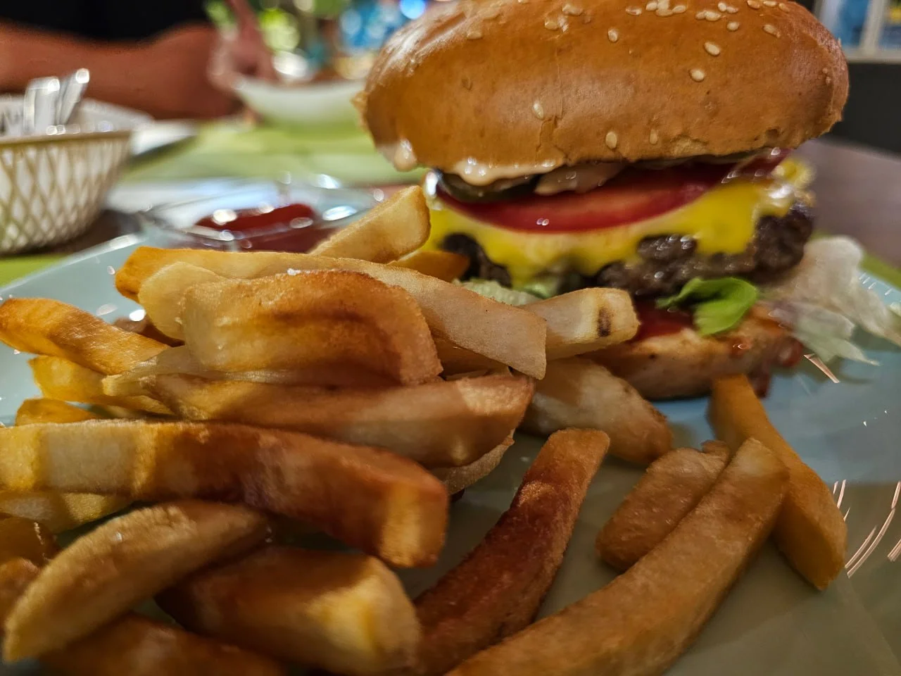 Слухи о массовом закрытии точек общепита разъяснили в Ростовской области