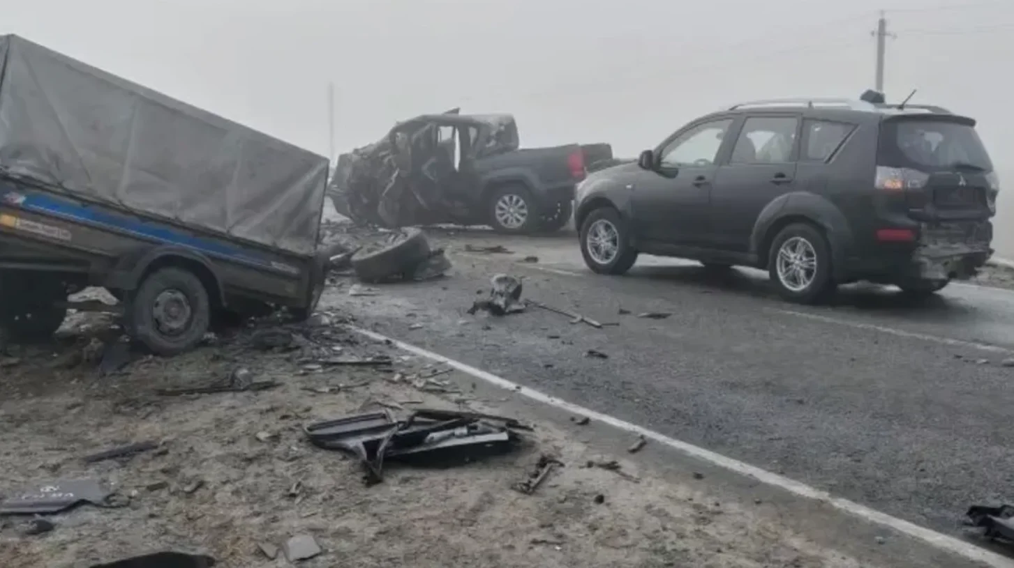 Два человека погибли в двойном ДТП на трассе Элиста–Зимовники