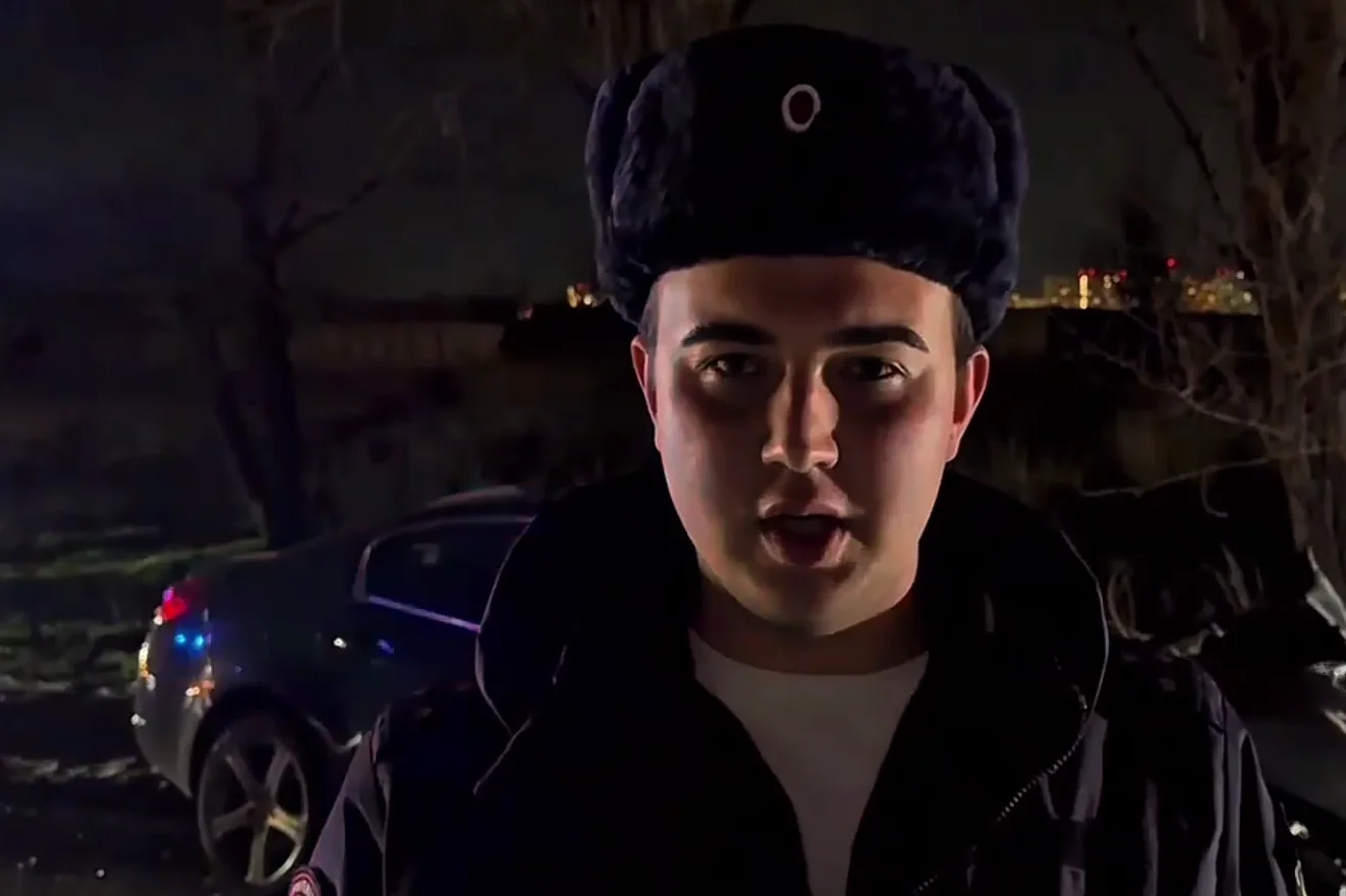 На улице Пескова в Ростове легковушка вылетела врезалась в Камаз, ранены трое