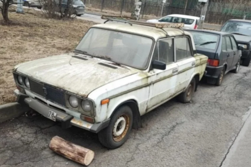 Юный ростовчанин и его сообщник задержаны за кражу колеса в Петербурге